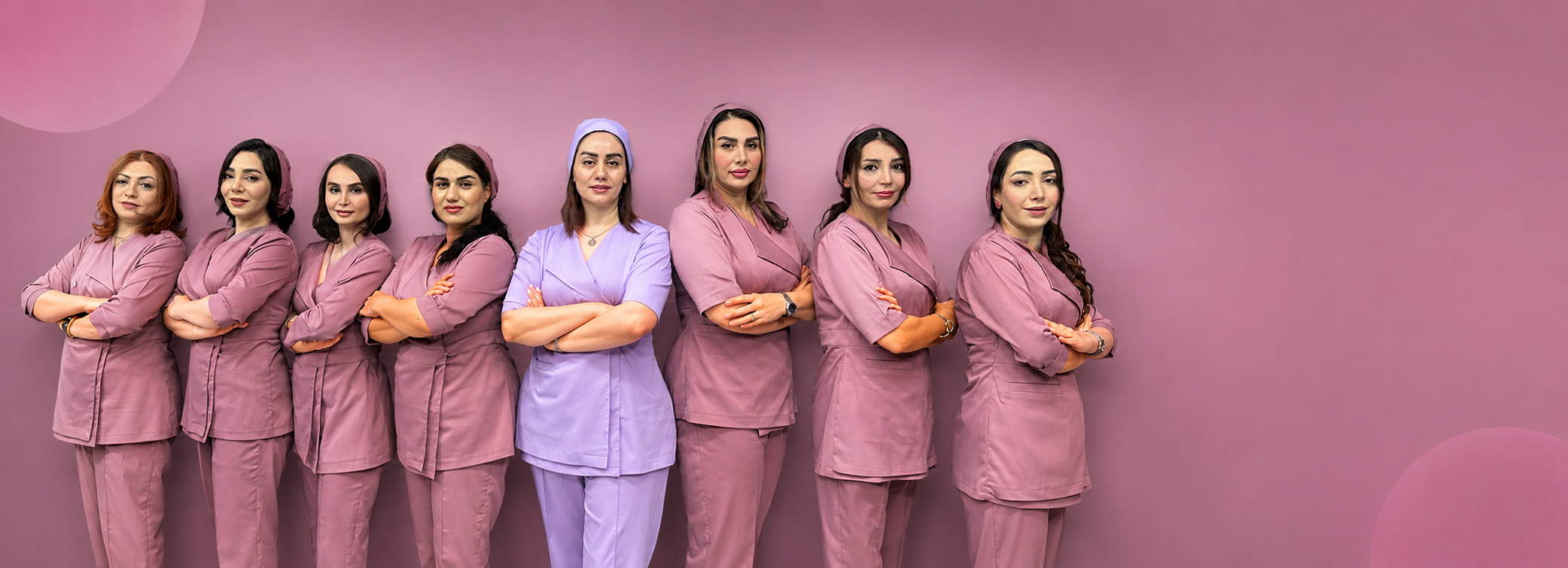 دکتر دنیا خسروی و تیم تخصصی کلینیک